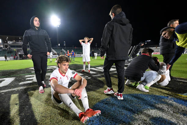 队提供了坚 队提供了坚