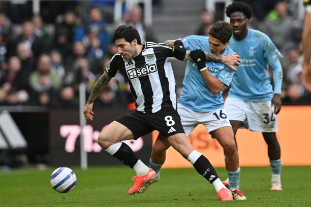 洞打入两球 洞打入两球